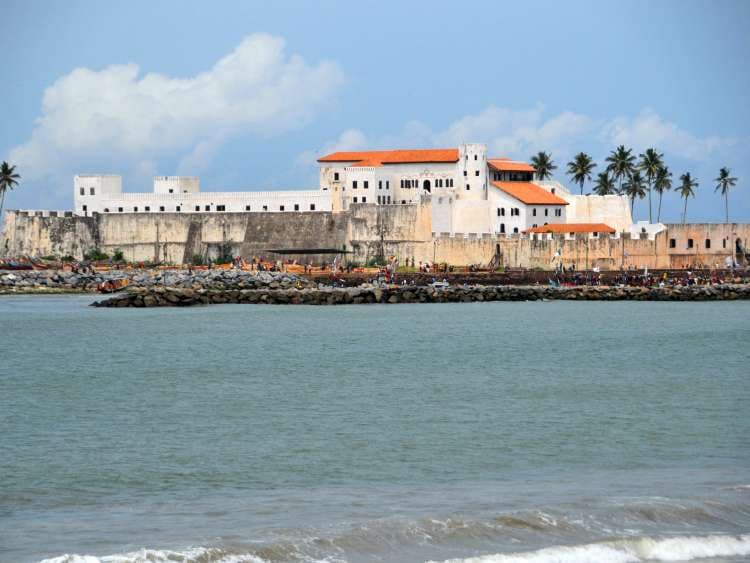 Elmina, Ghana: Elmina Castle, a coastal 15th century fortress built by the Portuguese used as a slave transit point from Africa to America - SÃ£o Jorge da Mina castle, Feitoria da Mina, Gold Coast - Unesco world heritage site - photo by M.Torres