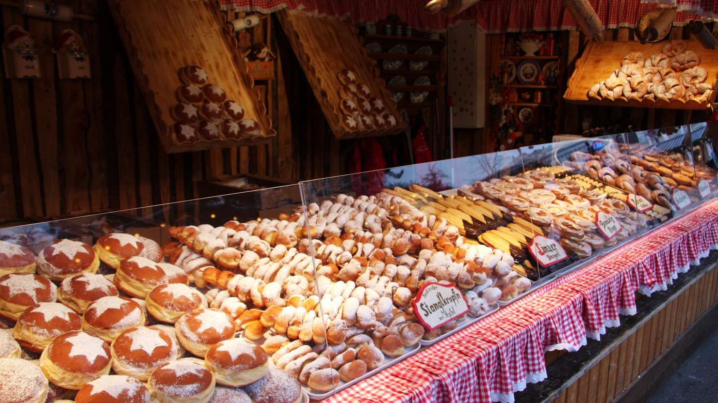 Typical Austrian bakery at the Christmas MarketRelated images: