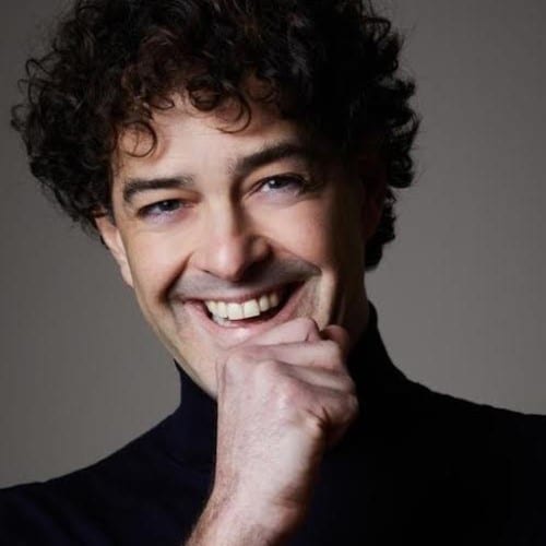 Lee-Mead-square.jpg